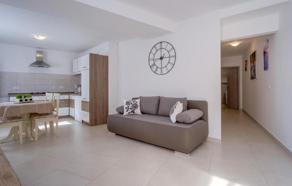 Awesome Apartment In Cunski With House A Panoramic View photo 4