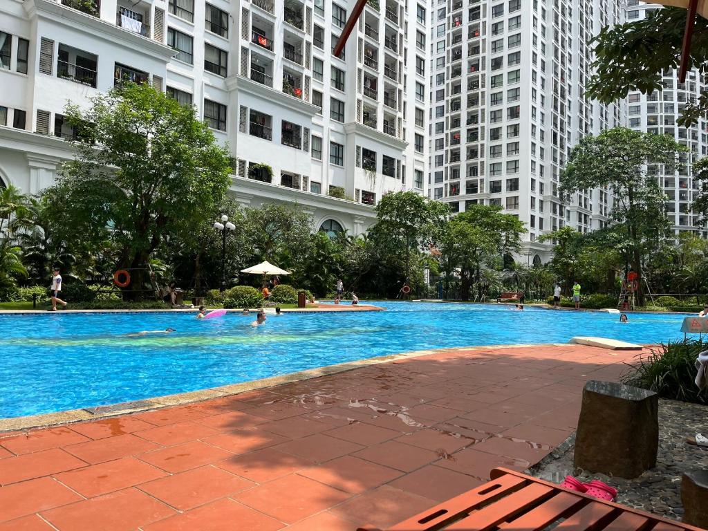 U Home - 1 BR apartment at Vinhomes Royal City