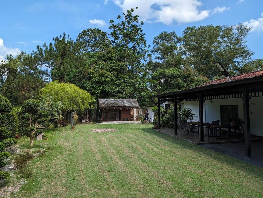 D’Garden Cottage with big field photo 1