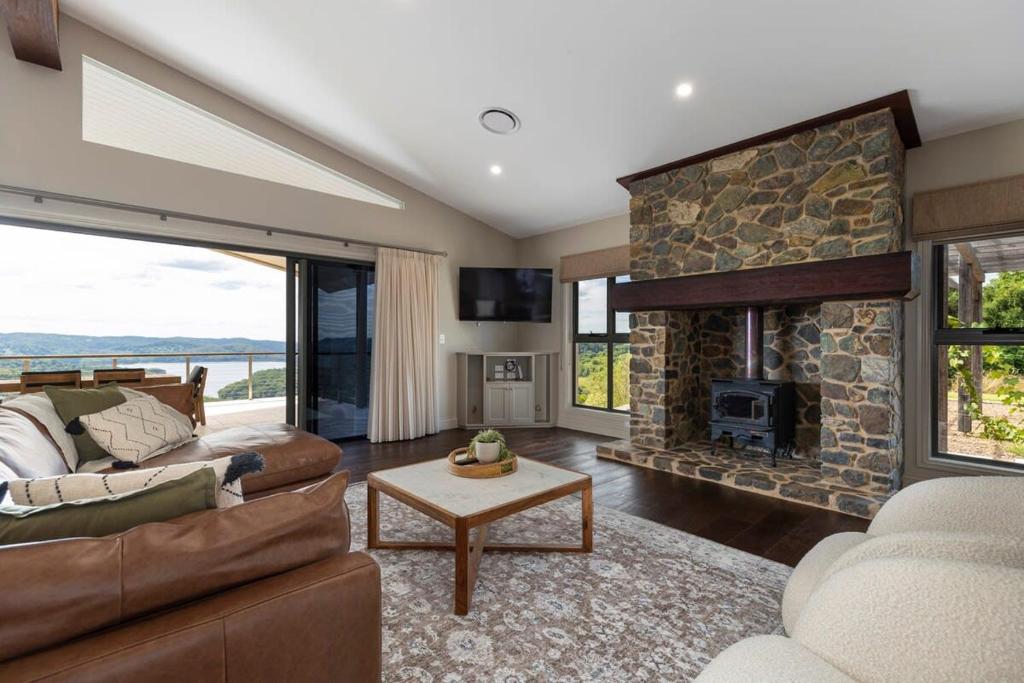 New Tranquil Hinterland Retreat Stunning Views photo 2