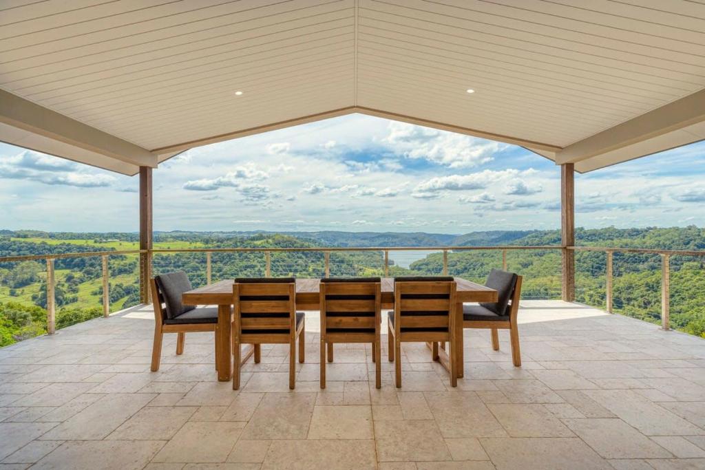 New Tranquil Hinterland Retreat Stunning Views photo 3