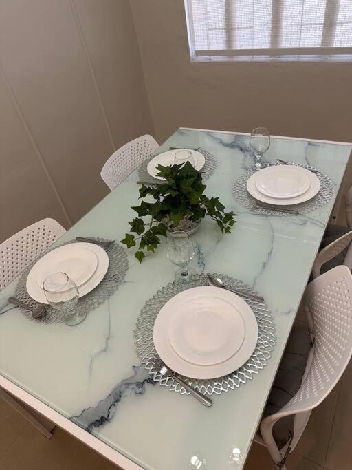 Japandi Home B - Fully Aircon, WIFI, Hot shower, 24hGuard, Center, near Malls photo 3