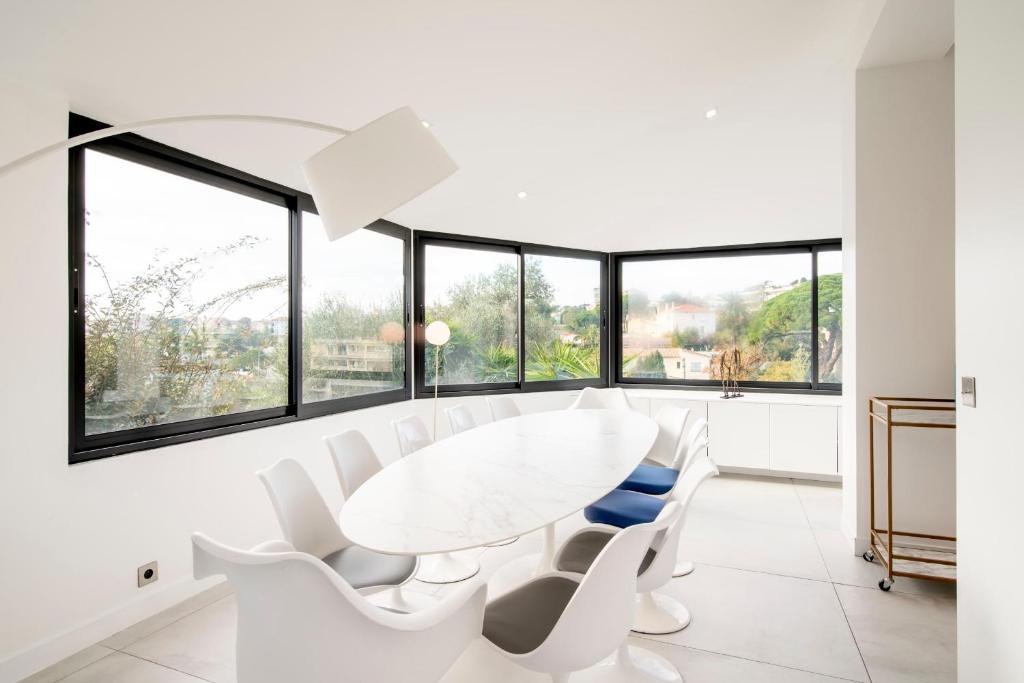 REF 2134 - Cannes - Magnificent villa for rent - Tap to explore photos