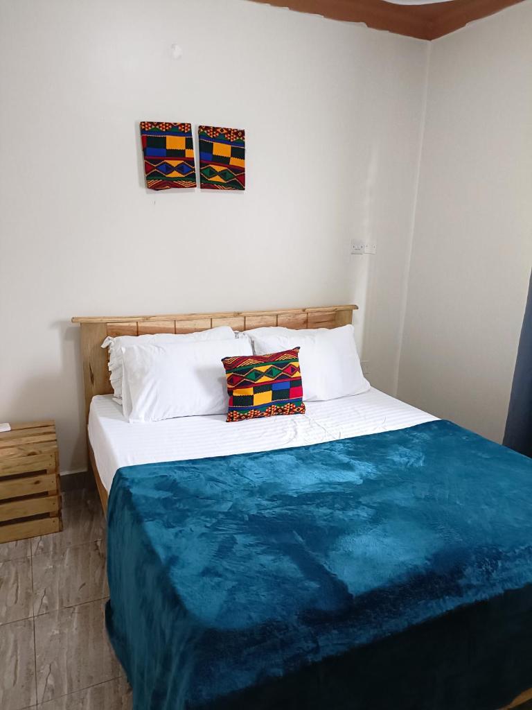 Amaryllis blue,8mins source to River Nile,secure, peaceful, central great location photo 1