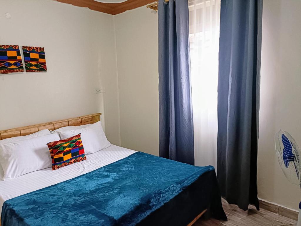 Amaryllis blue,8mins source to River Nile,secure, peaceful, central great location photo 2