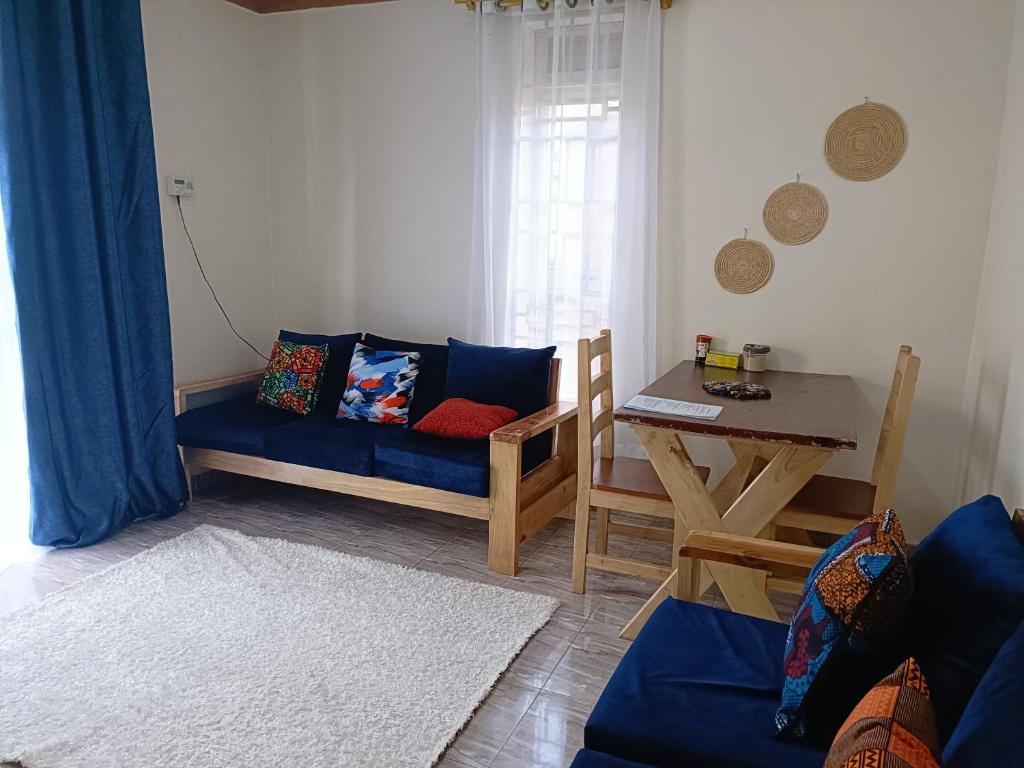 Amaryllis blue,8mins source to River Nile,secure, peaceful, central great location photo 3