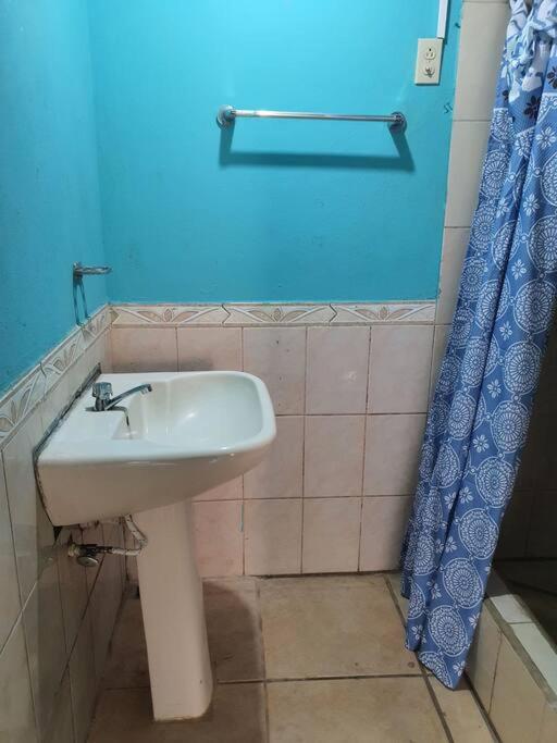 House for 5 with vehicle included in Roatan photo 1