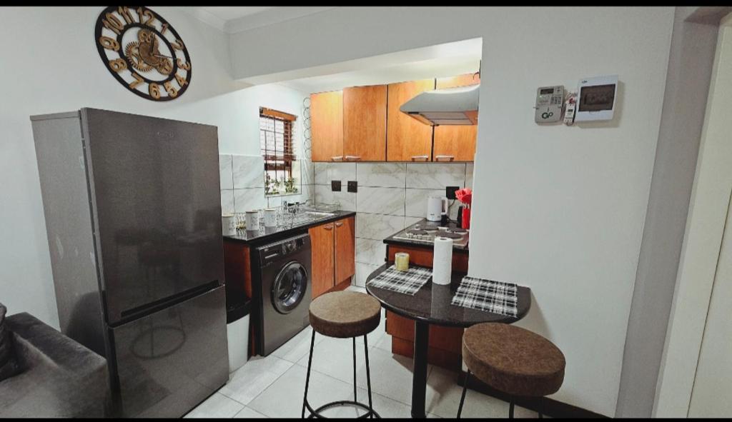 Bryanston Guest Cottage photo 4