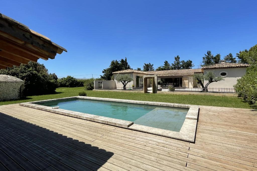 Beautiful contemporary villa swimming pool and large garden photo 4