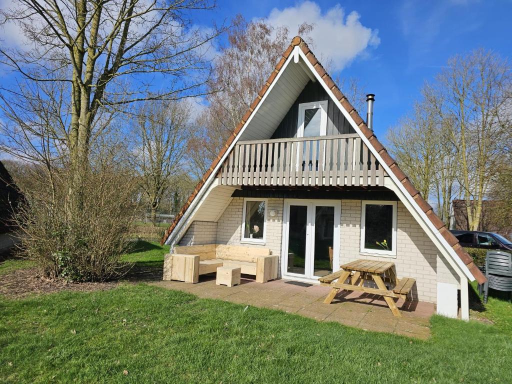 6 pers. vakantiehuis aan visvijver op vakantiepark, Time4vacay photo 1