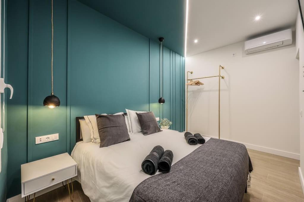 Luxe Apartment in Malasaña Hub - Tap to explore photos