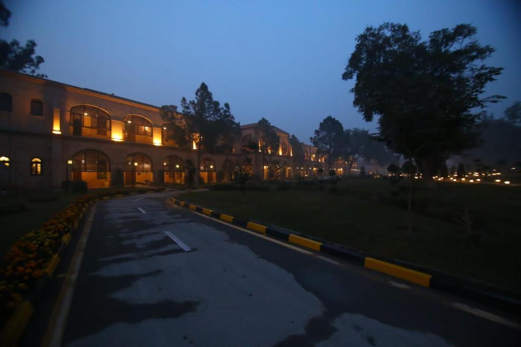 Peshawar Barracks photo 2