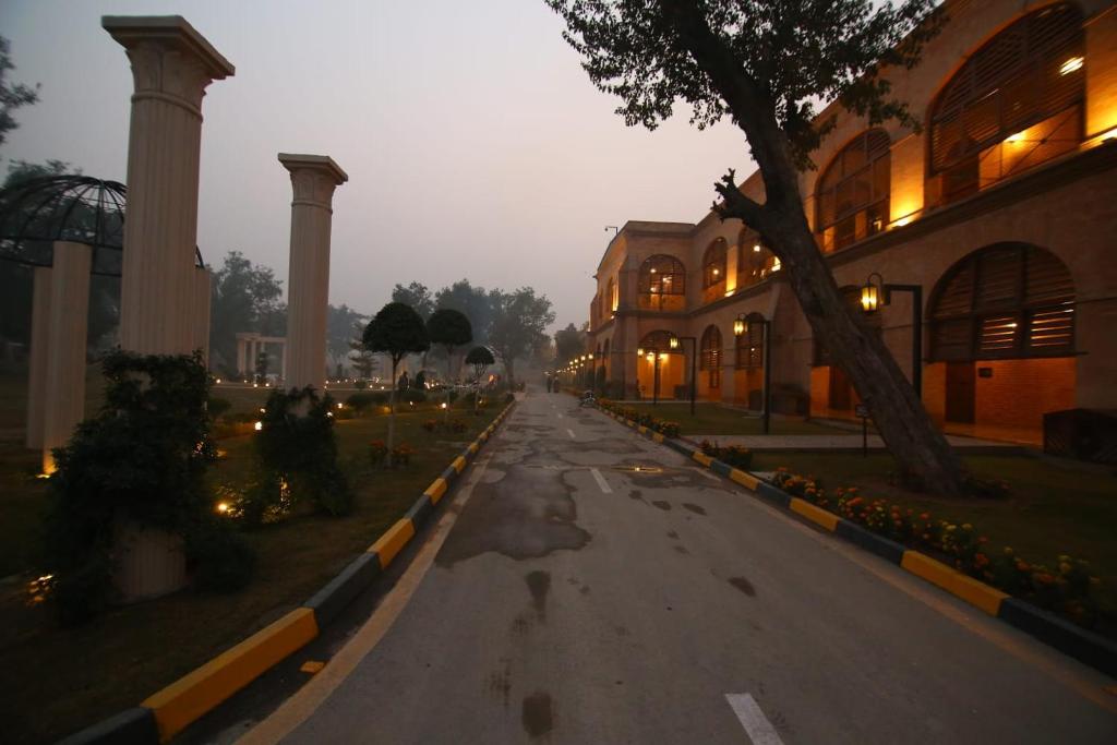 Peshawar Barracks photo 1
