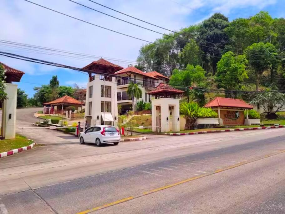 2 Bedrooms Sea view villa in Phuket town photo 1