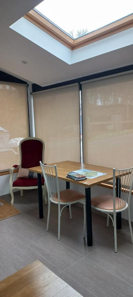 LA CASA logement entier 26m2 Calme Proche de tout WIFI gratuit Parking privé Jardin terrasse photo 3