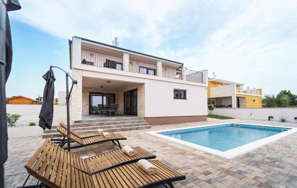 Gorgeous Home In Krnica With Wi-fi