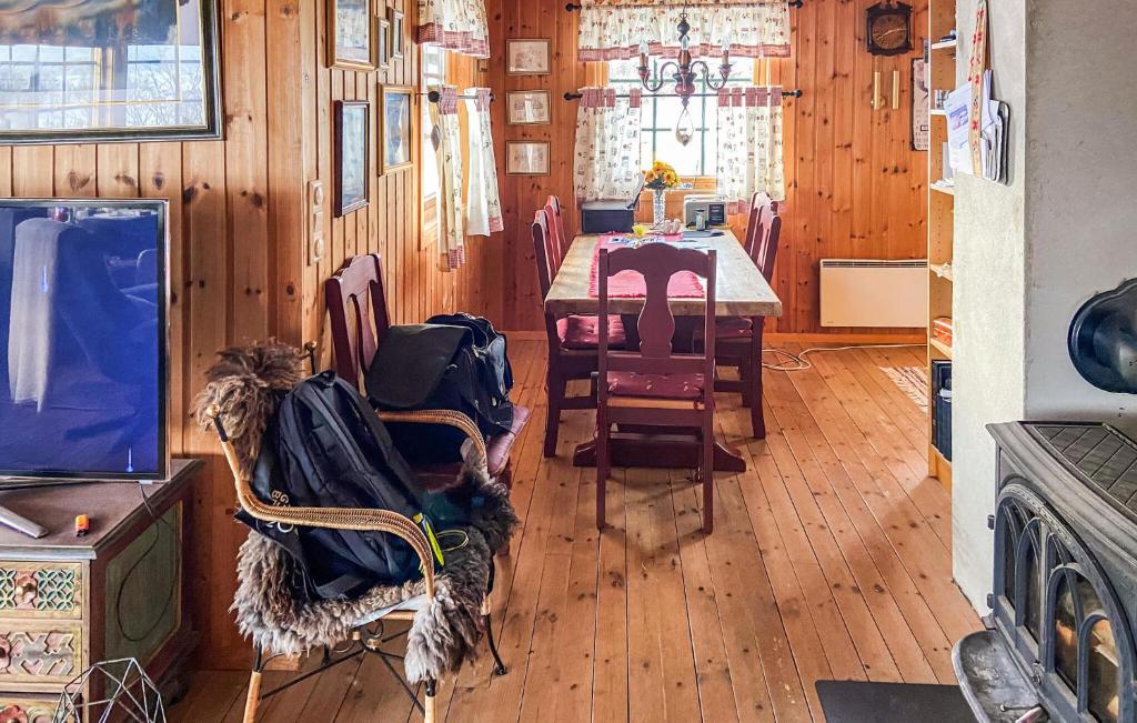 Cozy Home In Rrvik With Wi-fi photo 3