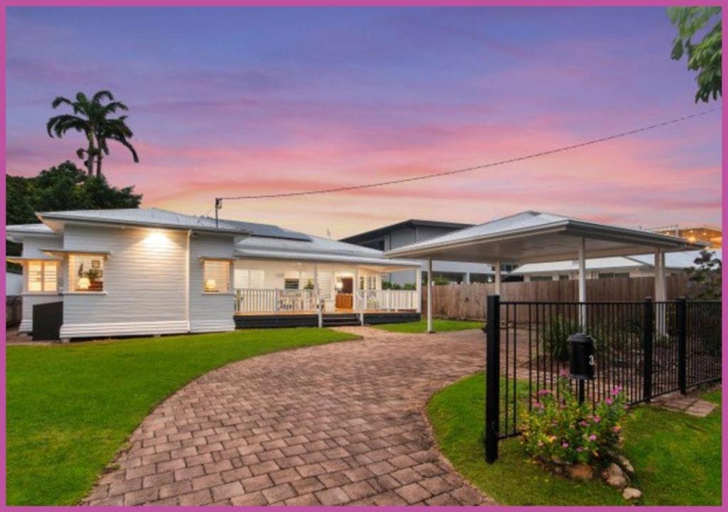 The Grand Queenslander On Turner photo 1
