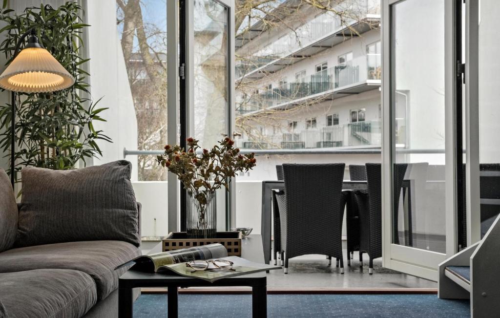 1 Bedroom Beautiful Home In Helsingr photo 3