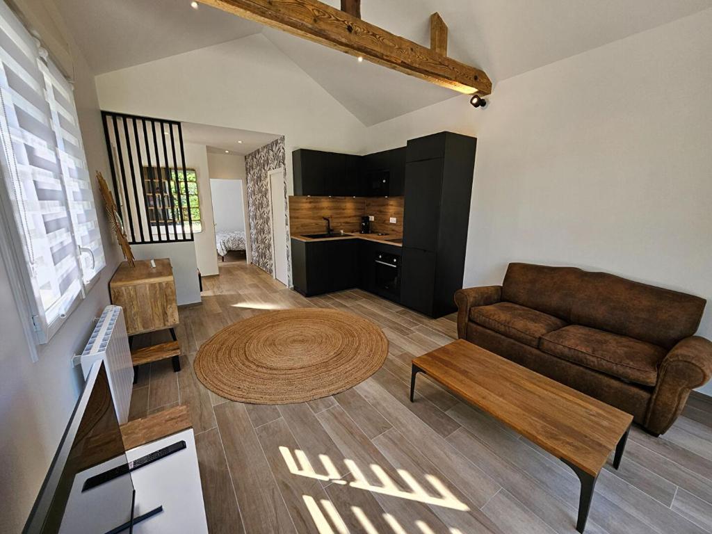 Jolie maison entierement renovee proche centre vil
