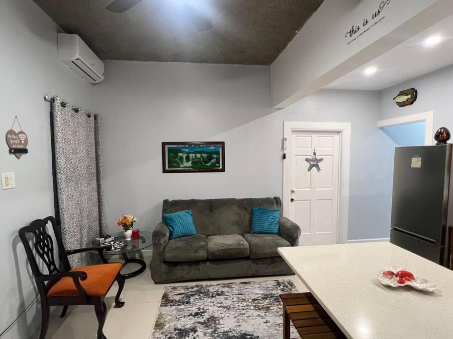 Sunrise Manor 2-Bedroom APT#2