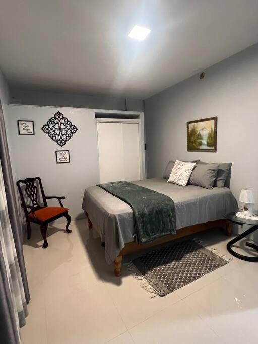 Sunrise Manor 2-Bedroom APT#2 photo 4