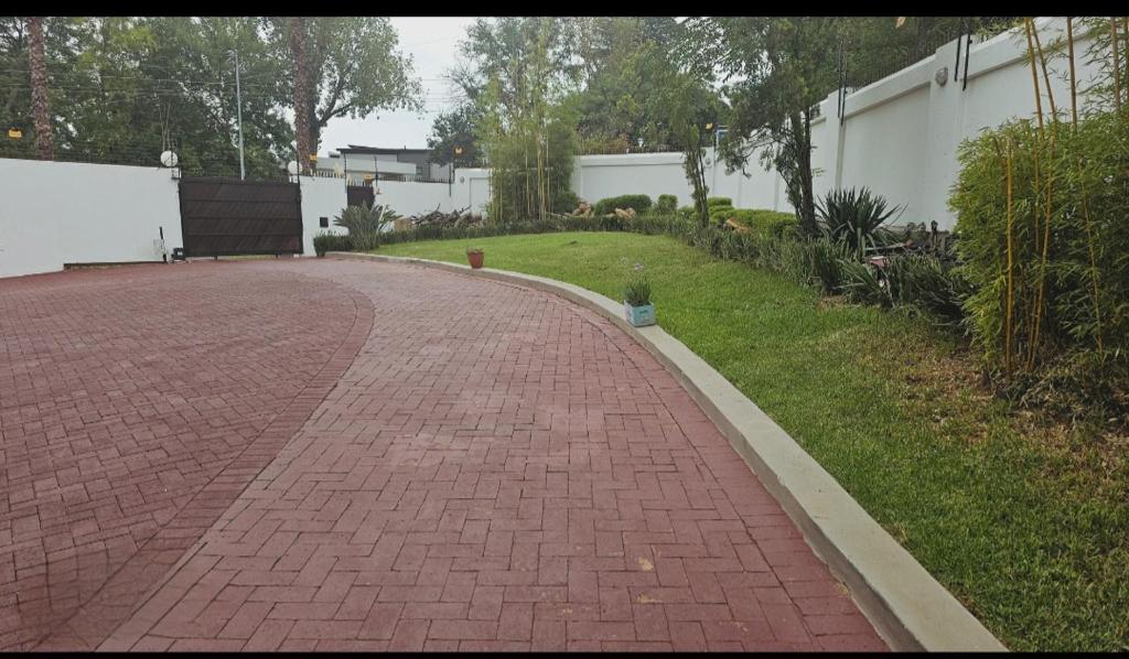 Bryanston Cottage photo 3