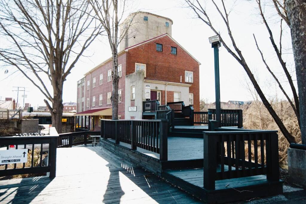Farmville Modern Loft image