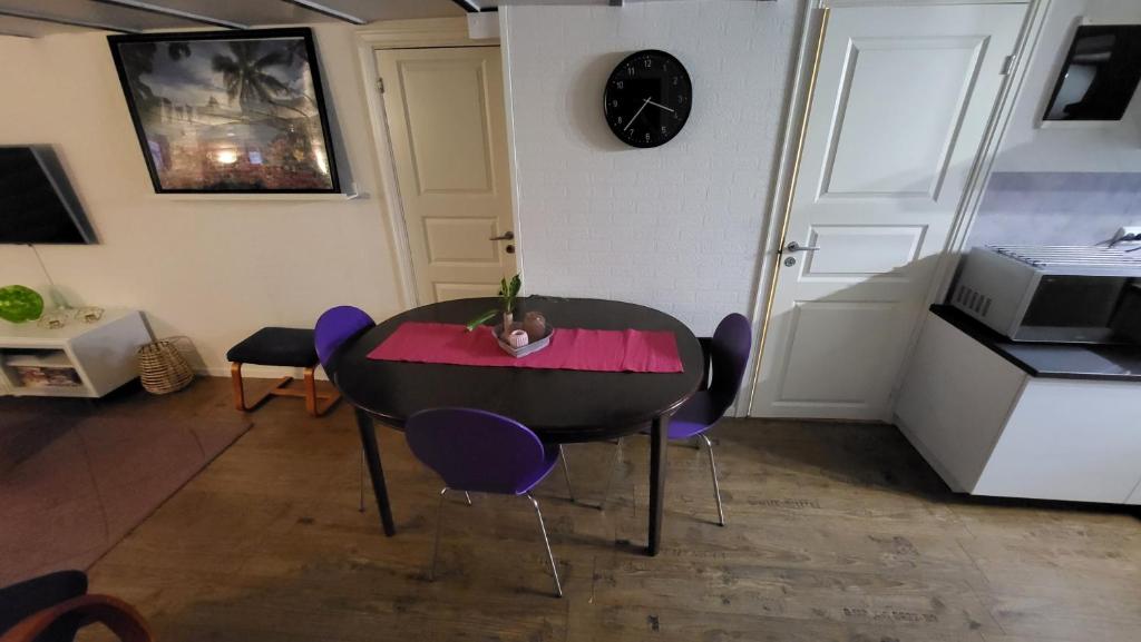 Fin leilighet i stille og rolig område med gratis privat parkering! photo 1