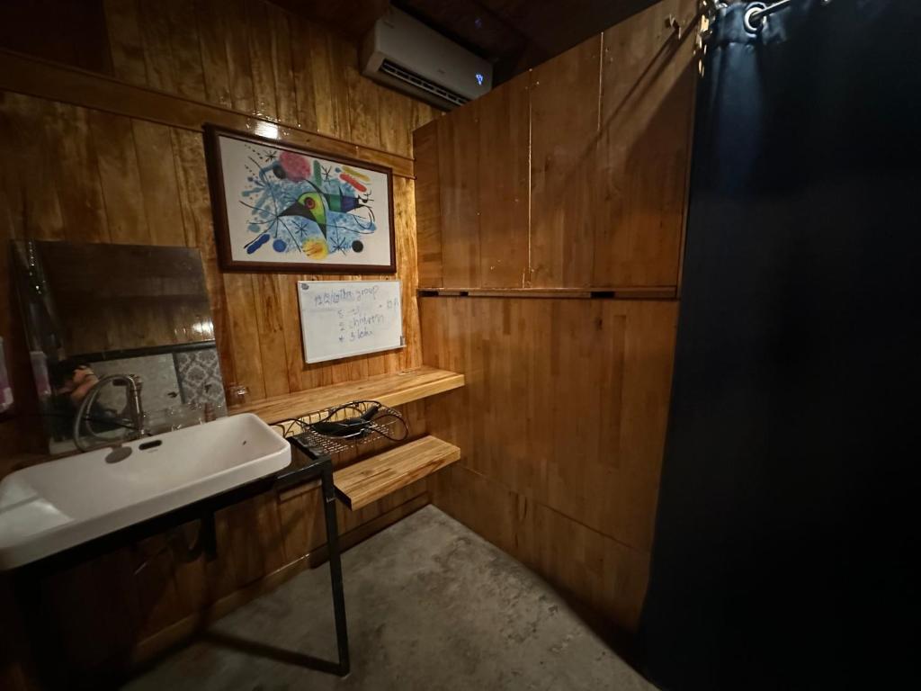 Honey moon hostel photo 3