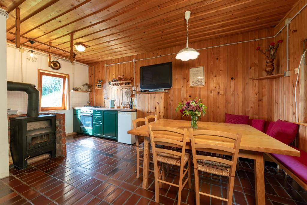 Family Peace Chalet Brinovska & Scenic Mt Views photo 2