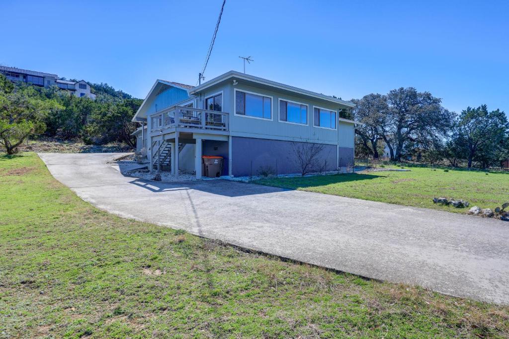 Home with Sunroom and Fire Pit - Near Canyon Lake!