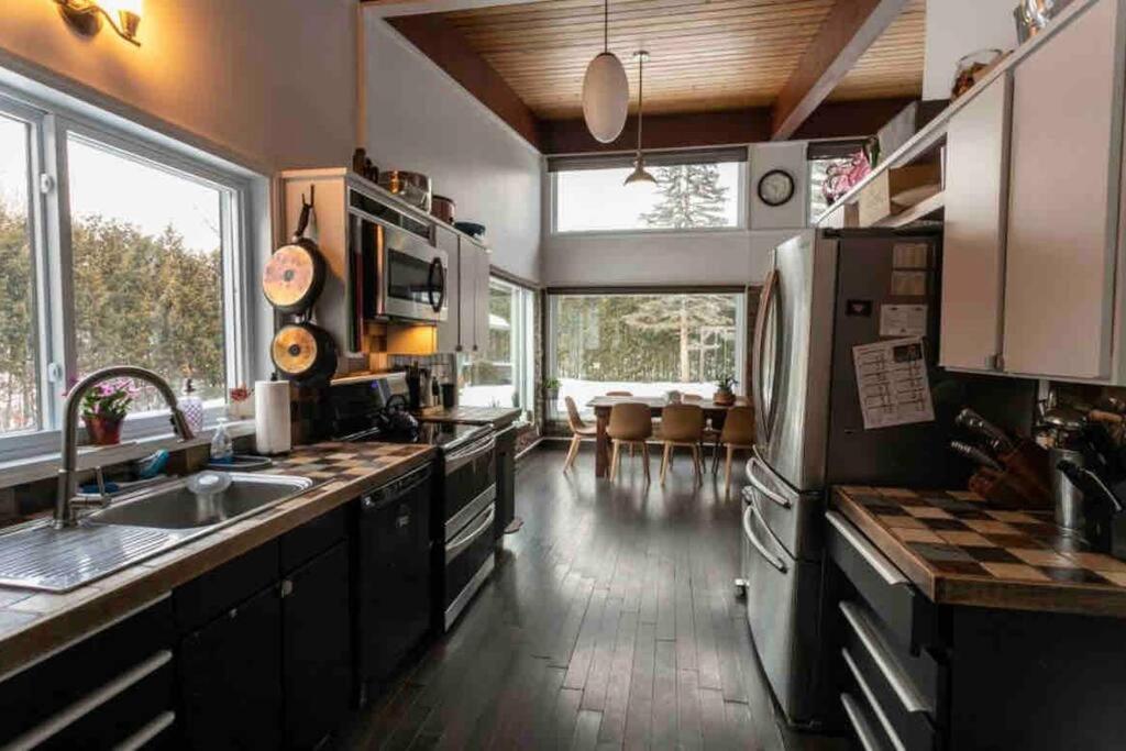 Upscale Spacious Chalet w Hot Tub Laurentians, QC! photo 1