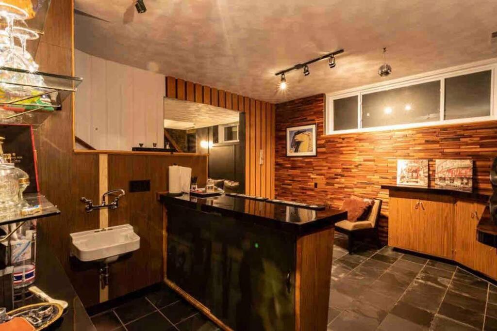 Upscale Spacious Chalet w Hot Tub Laurentians, QC! photo 2