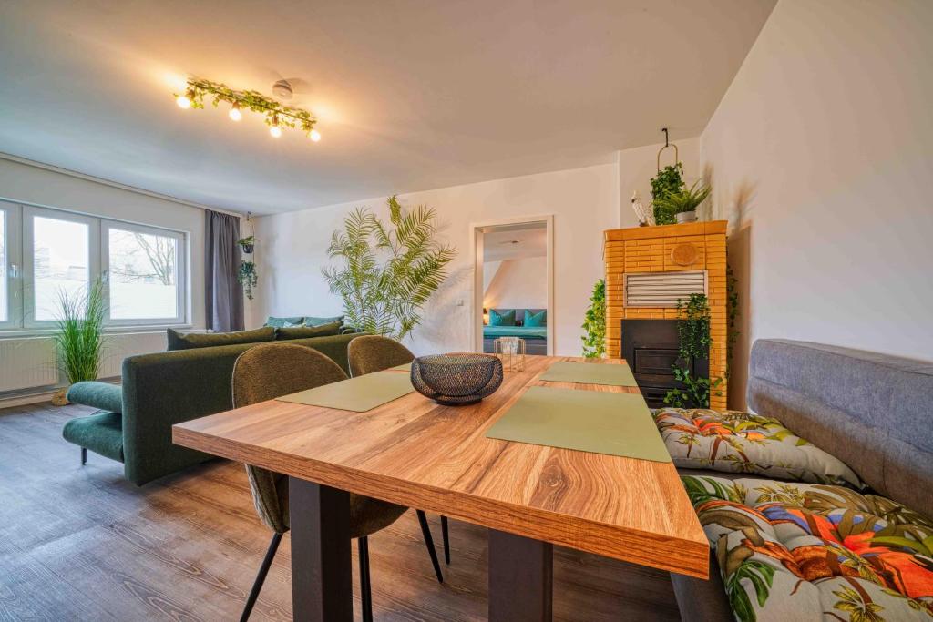 Zuarin Schlossblick - Ganzes Apartment direkt am Schlossgarten von Schwerin mit Dschungel-Feeling - Ladestation für E-Autos photo 2