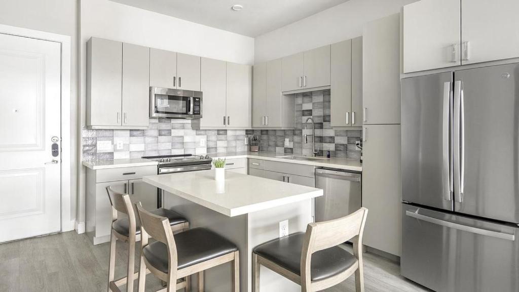 Landing Modern Apartment with Amazing Amenities (ID1802X51) image