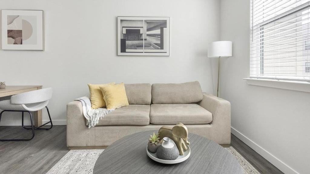 Landing Modern Apartment with Amazing Amenities ID1803X60 image