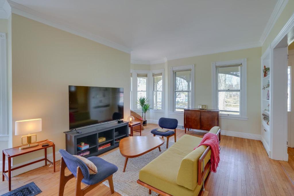 Pet-Friendly Hudson Home Near Won Dharma Center! photo 3