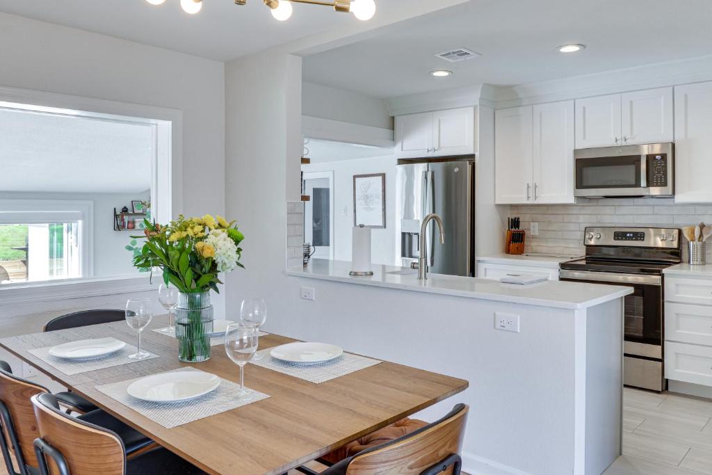 Lakeland Retreat with Private Pool and Yard Games! photo 1