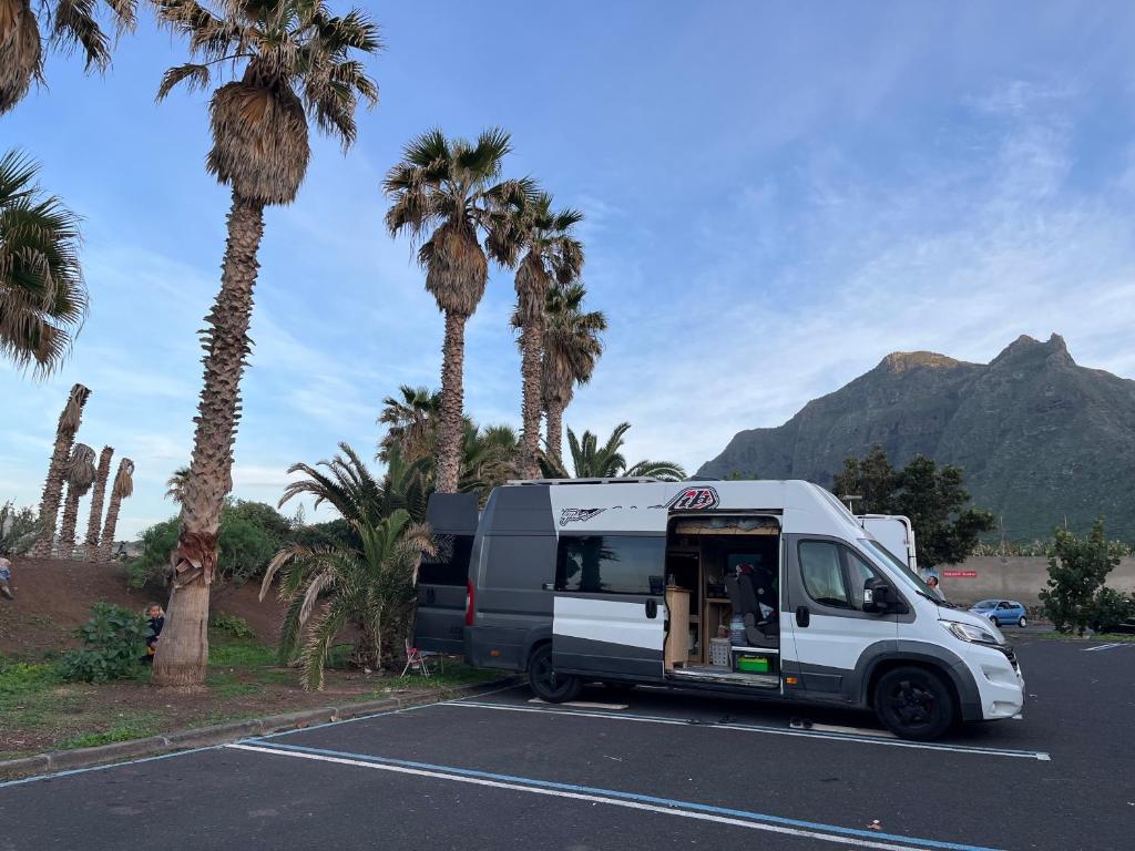 Campervan for family photo 3