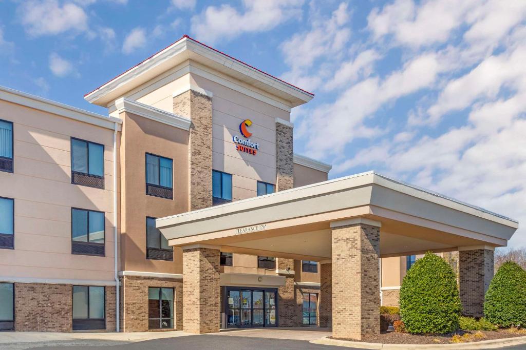 Comfort Suites Whitsett - Greensboro East image