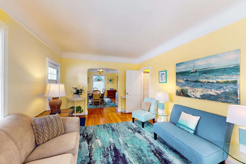 Bayside Manor photo 4