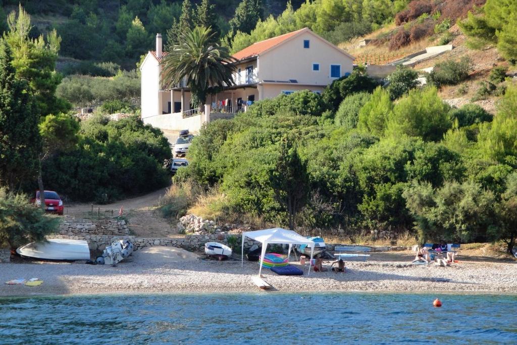 Isolated apartments with a swimming pool Cove Tvrdni Dolac, Hvar - 6112 photo 2