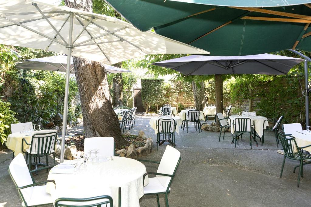 Logis Hôtels - Hôtel Restaurant du Midi photo 4