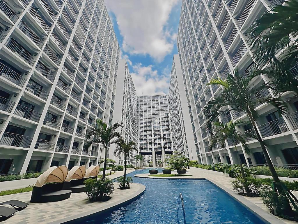 3 Condos*8 Beds*3 bathrooms*3 Kitchens*4 Pools*@ Shore2 MOA, Metro Manila