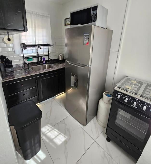 Skywin Airbnb - 1 Bedroom Apt&Sofa Bed - HWT, KGN photo 2