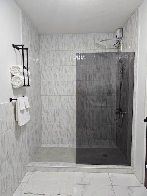 Skywin Airbnb - 1 Bedroom Apt&Sofa Bed - HWT, KGN photo 4