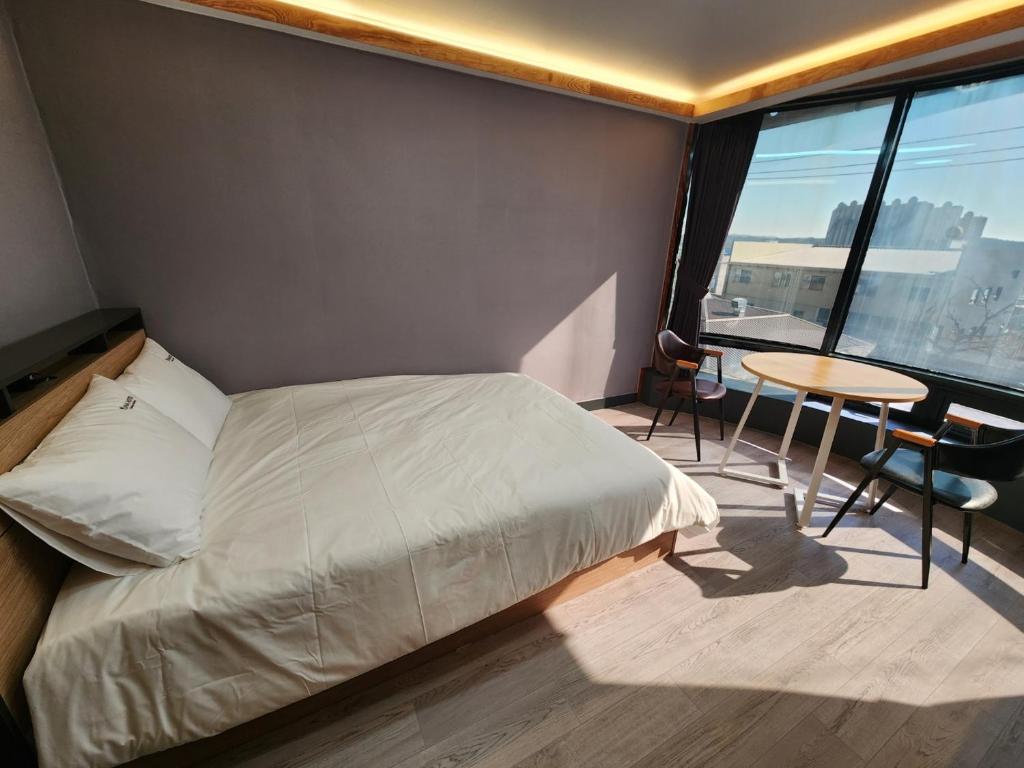 Yuna Hotel by Merciel photo 3