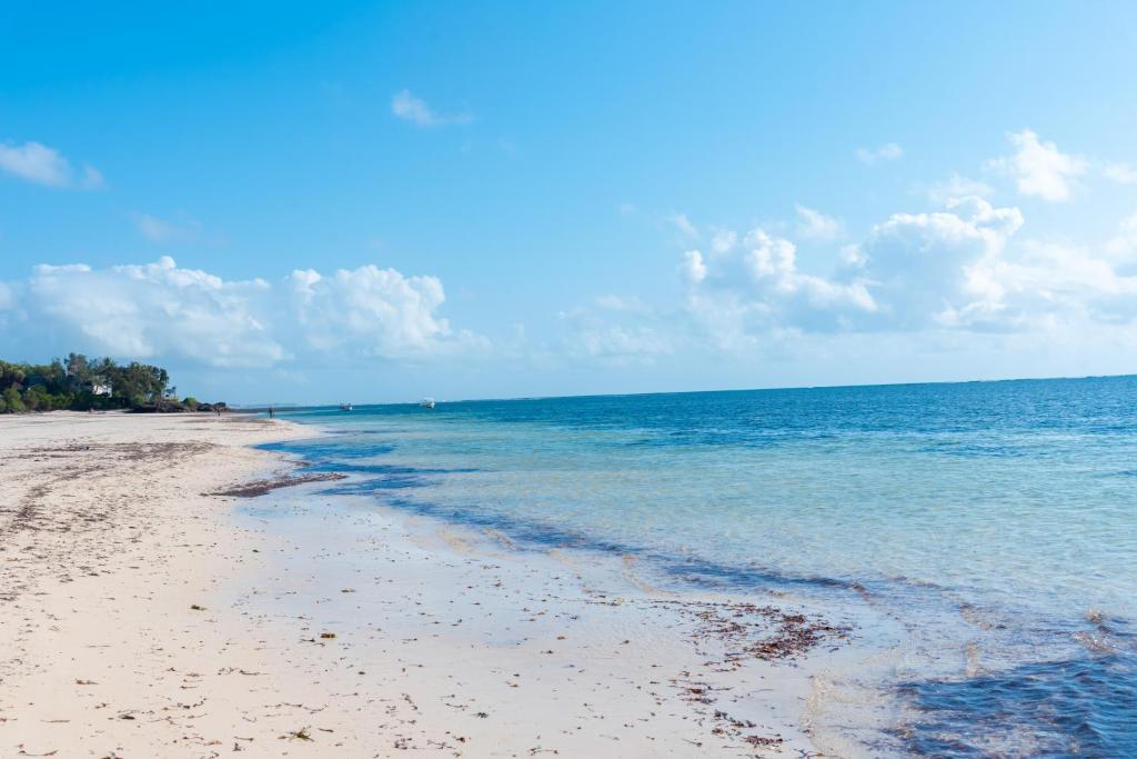 Malindi Palm Villa- Harbour Key Cottages, Villa 16, Silver Sands Road photo 3