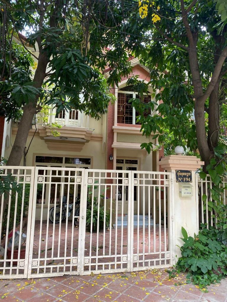 Entire Town House in Chroy Changva area photo 1